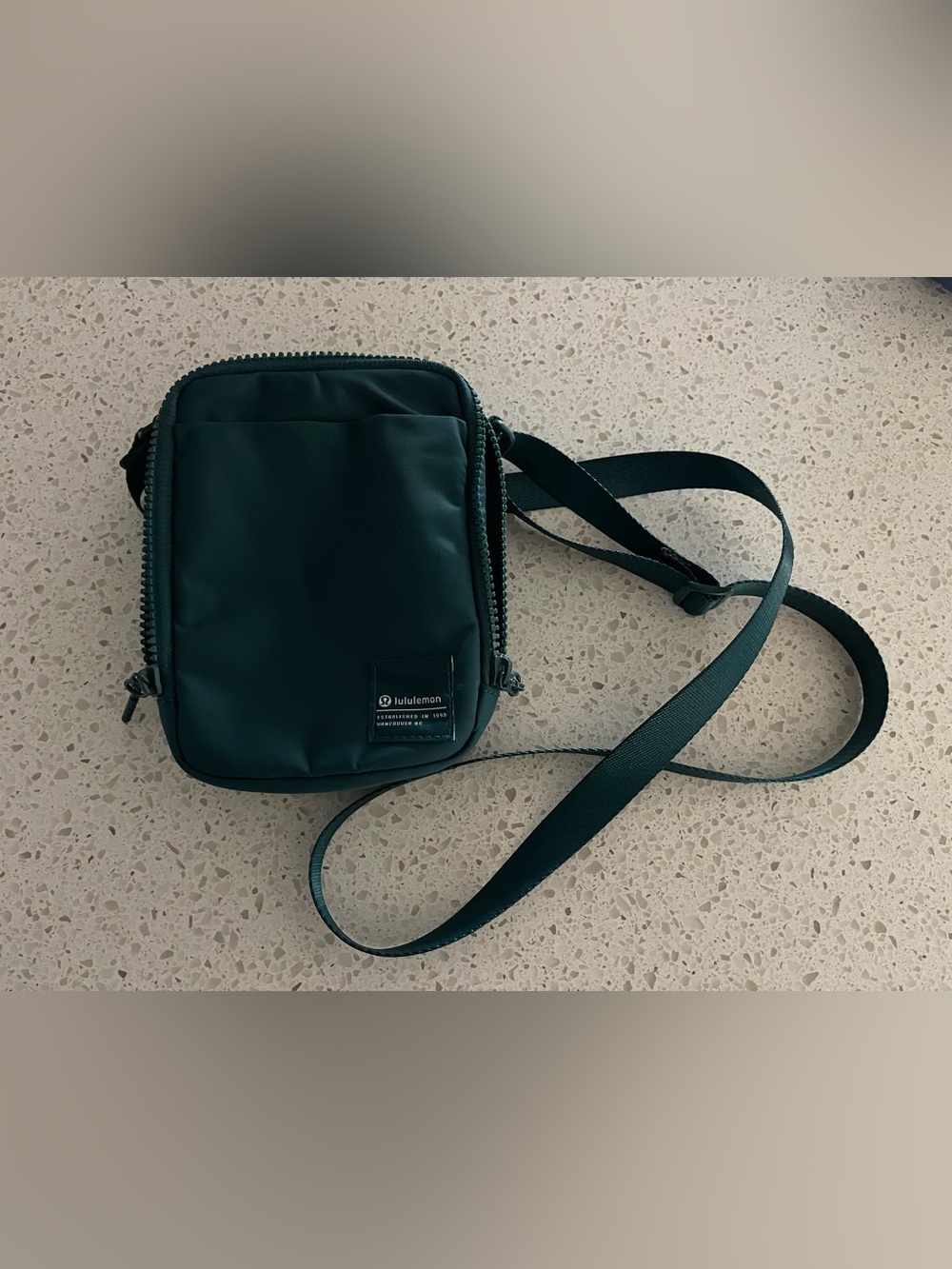 Lululemon side bag